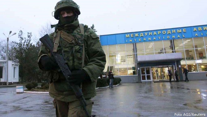 20140228-Ucraina-militari-allaeroporto-di-Simferopoli-Reuters-660x372