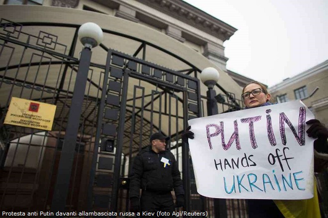 20140303-protesta-anti-Putin-in-ucraina-davanti-allambasciata-russa-reuters-agi-660x439
