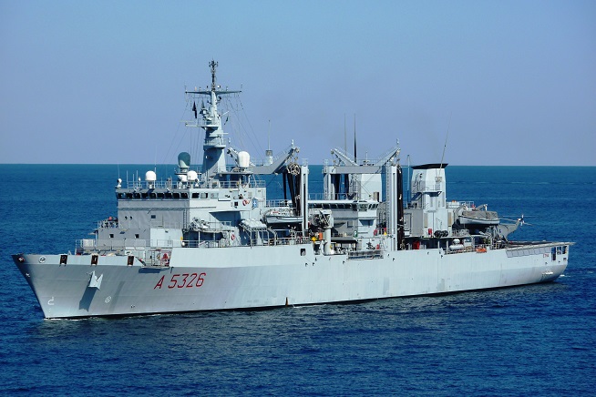 Nave Etna ha partecipato alle operazioni di soccorso e sta portando i naufraghi a Catania