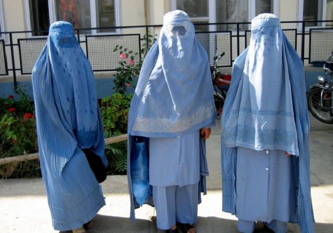 Donne indossano il burqa