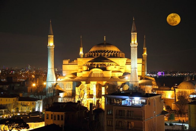 La Basilica di Santa Sofia a Istambul sarà meta di "pellegrinaggio" di Papa Francesco il 29 novembre 2014, nella seconda giornata della sua visita in Turchia