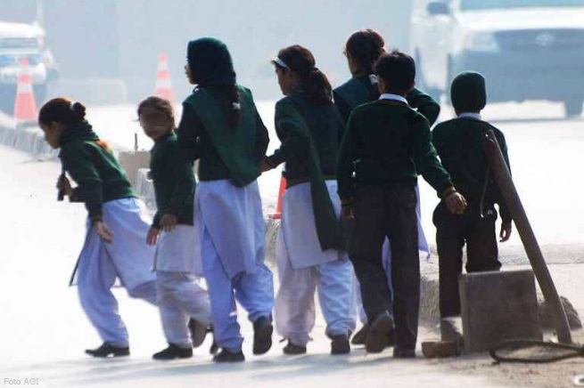 20141217-pakistan-peshawar-strage-bambini-2-655x436