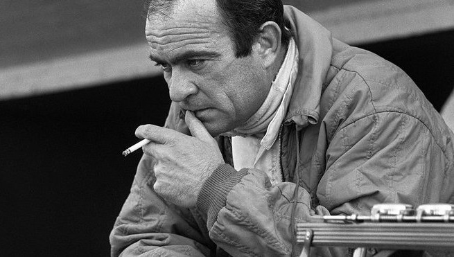 Guy Ligier ripreso il 26 Aprile 1970 sul circuito di Montlhery, dopo essersi ritirato con la sua vettura Ligier JS 3 (foto credit: Profimedia, AFP)