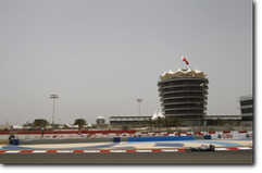 In Bahrain si corre il quarto appuntamento della stagione, in un clima irreale, sullo sfondo dell'insurrezione sciita per detronizzare la casa regnante degli Al-Khalifa (Foto Mercedes)
