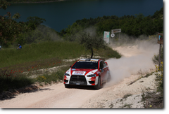 Max Rendina e Mario Pizzuti finalmente al traguardo, da vincitori tra le "Produzione" al 19° Rally Adriatico (Foto Aci Sport)
