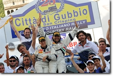 Paolo Andreucci, Anna Andreussi e la Racing Lions sul podio (Foto Aci Sport)