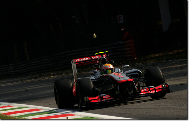 Lewis Hamilton è stato il più veloce nella prima giornata di libere del GP d'Italia a Monza, staccando il miglior tempo nella seconda sessione del pomeriggio davanti al compagno di squadra Jeson Button e ai due iloti della Ferrari, Alonso e Massa (Foto McLaren Media)