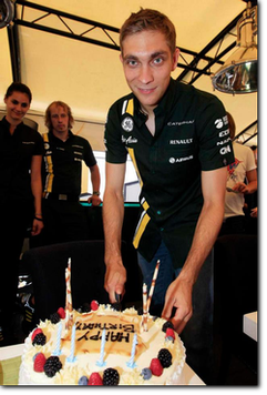 Buon Compleanno, Vitaly Petrov! (Foto Caterham Media)