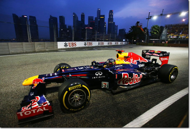 Sullo circuito cittadino di Marina Bay, a Singapore, tutti all'inseguimento di Sebastian Vettel nelle prime due sessioni di prove libere del venerdì
