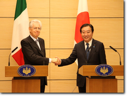 Il presidente del Consiglio Mario Monti con il premier giapponese Yoshihiko Noda
